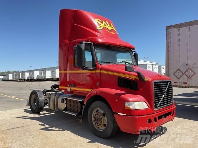 Volvo VNM42T Влекачи