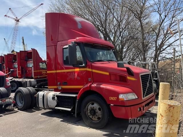 Volvo VNM42T Влекачи