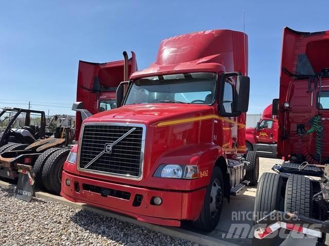 Volvo VNM42T Влекачи