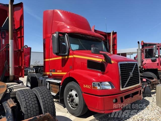 Volvo VNM42T Влекачи