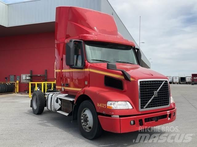 Volvo VNM42T Влекачи