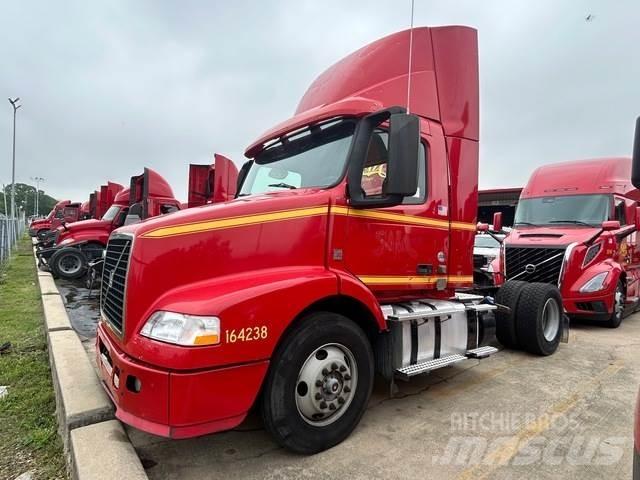 Volvo VNM42T Влекачи