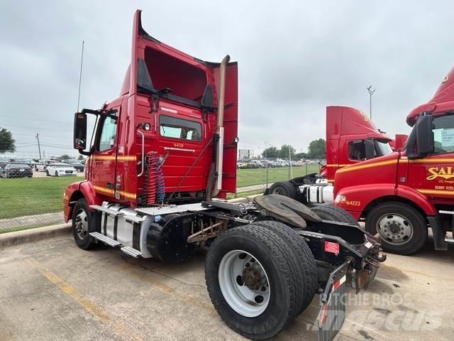 Volvo VNM42T Влекачи