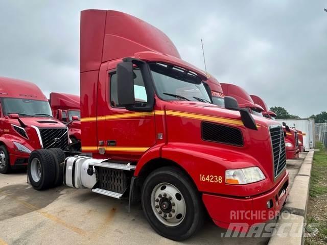 Volvo VNM42T Влекачи