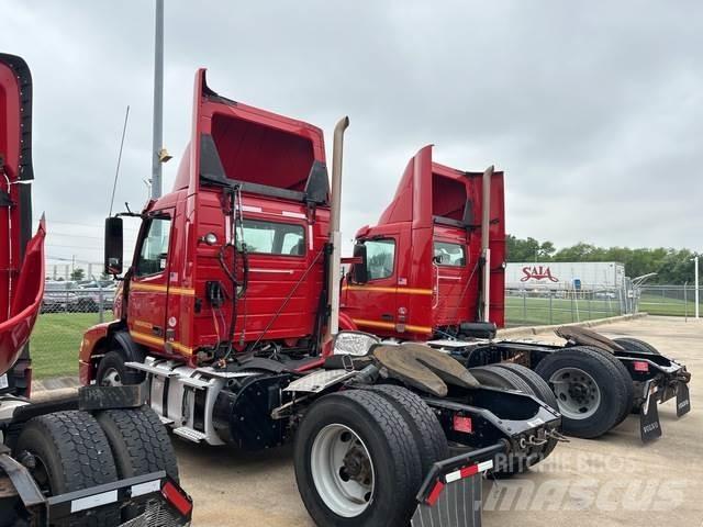 Volvo VNM42T Влекачи