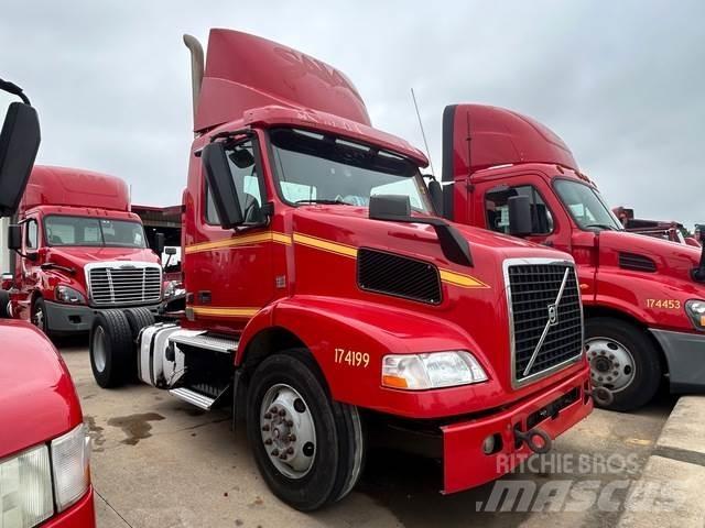 Volvo VNM42T Влекачи