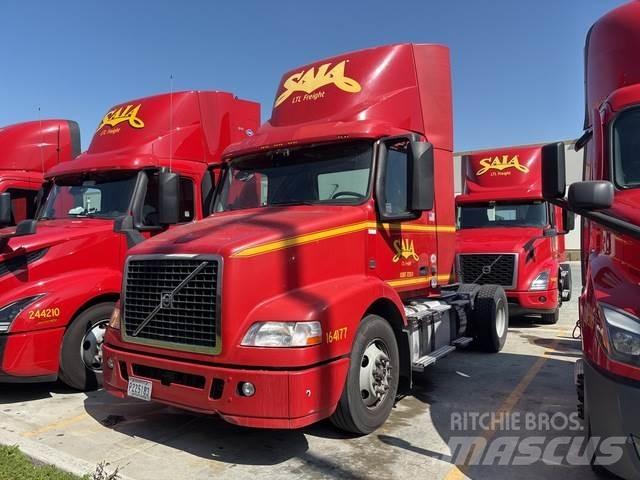 Volvo VNM42T Влекачи