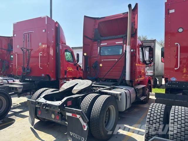 Volvo VNM42T Влекачи