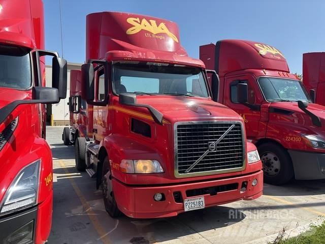 Volvo VNM42T Влекачи