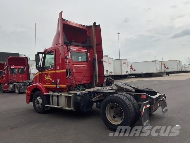 Volvo VNM42T Влекачи