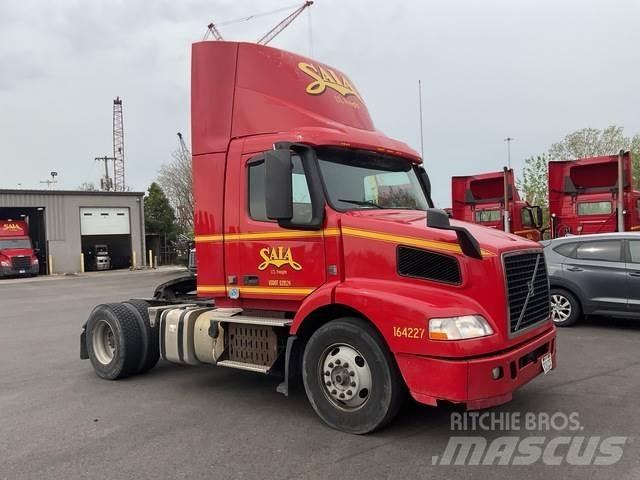 Volvo VNM42T Влекачи