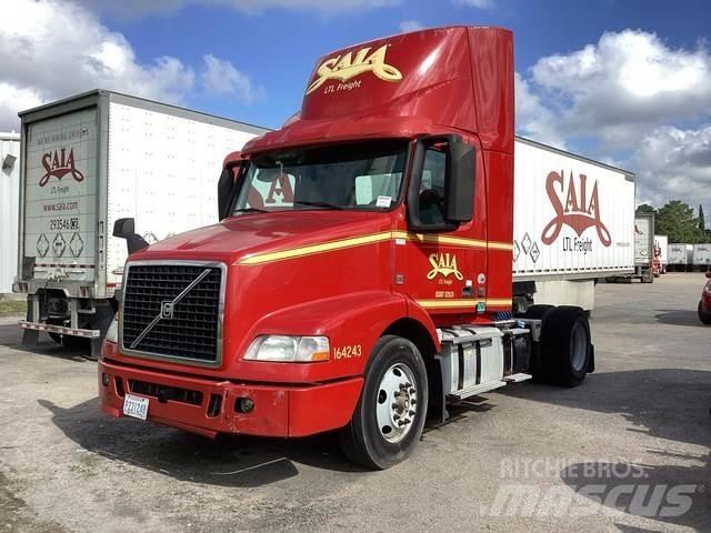 Volvo VNM42T Влекачи