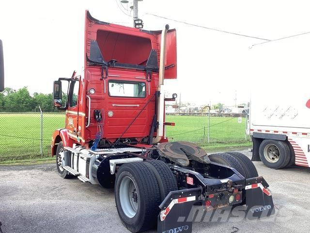 Volvo VNM42T Влекачи