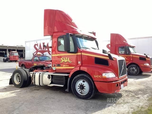 Volvo VNM42T Влекачи