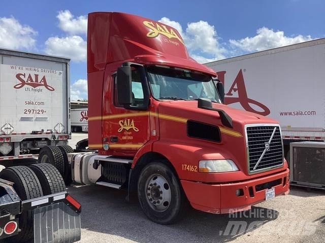 Volvo VNM42T Влекачи