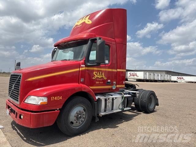 Volvo VNM42T Влекачи