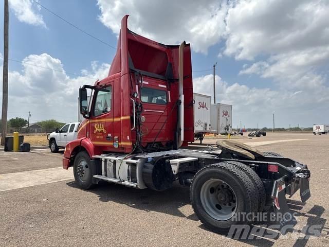 Volvo VNM42T Влекачи