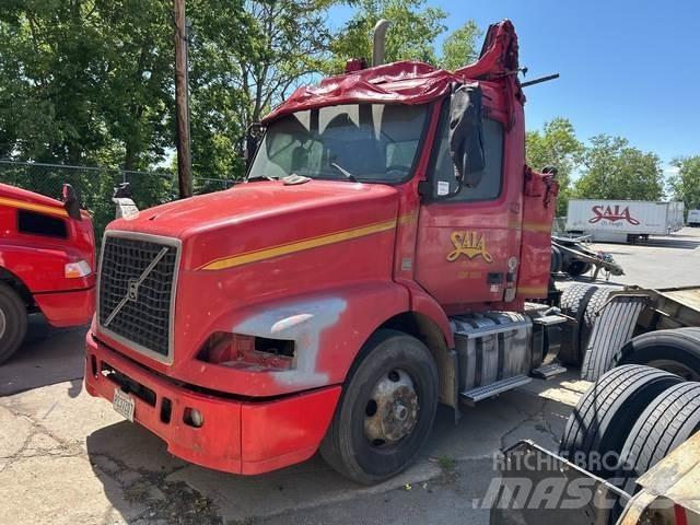 Volvo VNM42T Влекачи