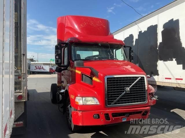 Volvo VNM42T Влекачи