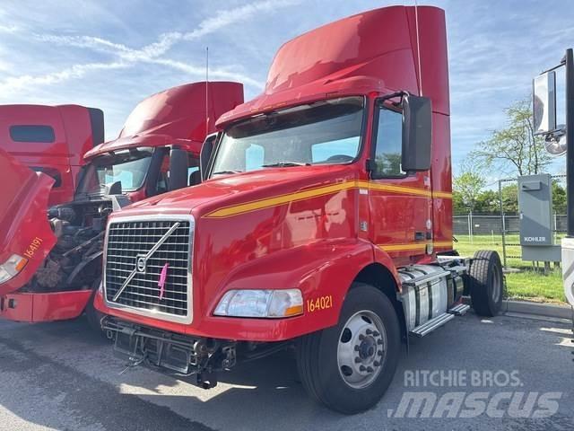 Volvo VNM42T Влекачи