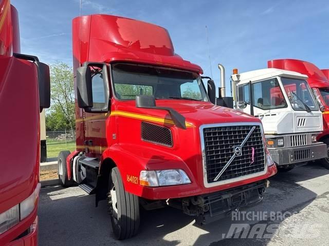 Volvo VNM42T Влекачи