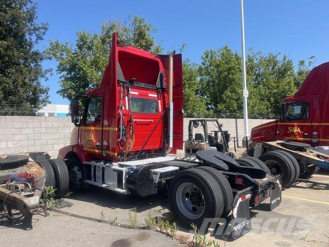 Volvo VNM42T Влекачи