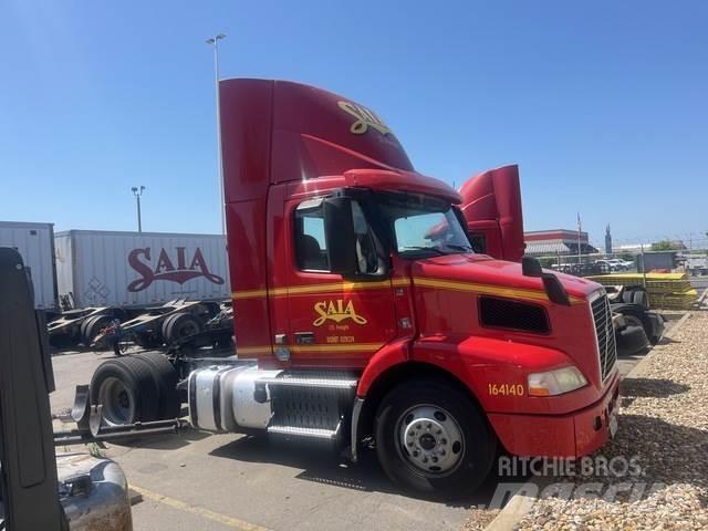 Volvo VNM42T Влекачи