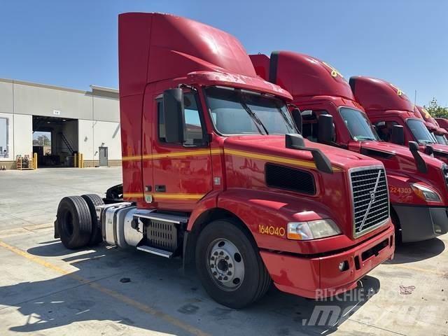 Volvo VNM42T Влекачи