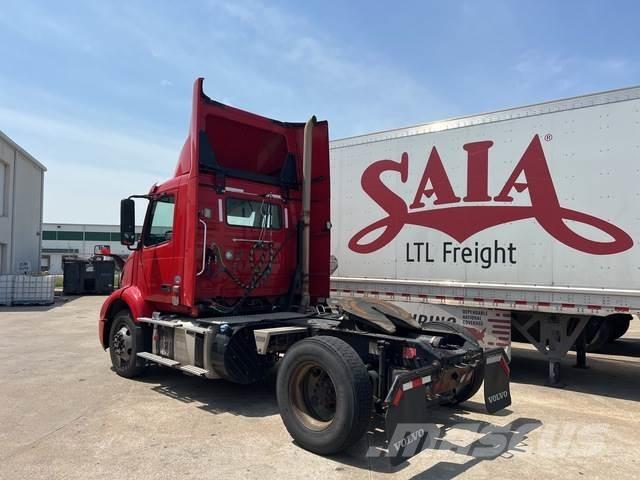 Volvo VNM42T Влекачи