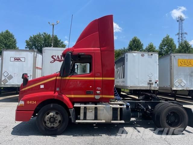 Volvo VNM42T Влекачи