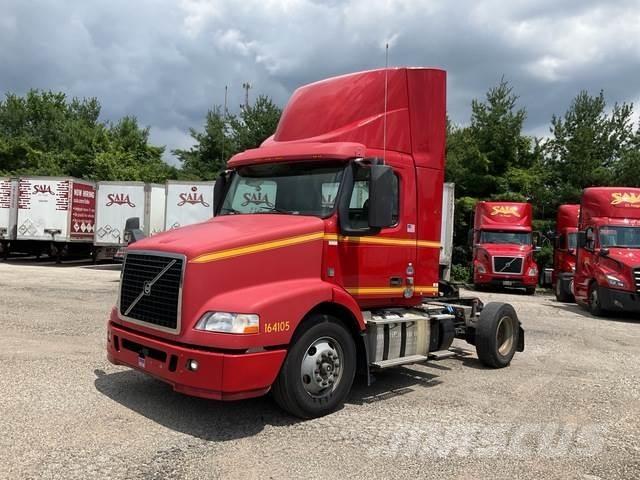 Volvo VNM42T Влекачи
