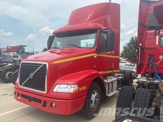Volvo VNM42T Влекачи