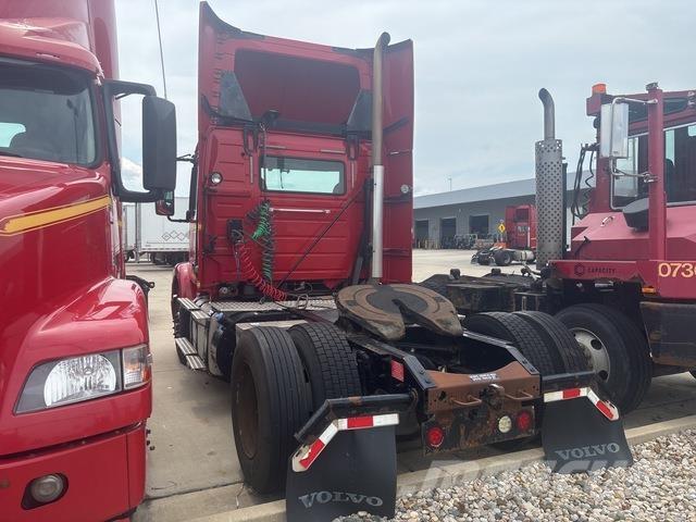 Volvo VNM42T Влекачи