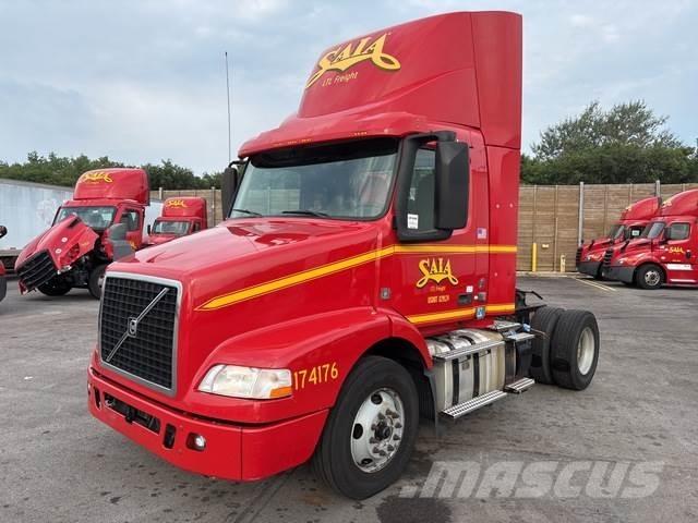 Volvo VNM42T Влекачи