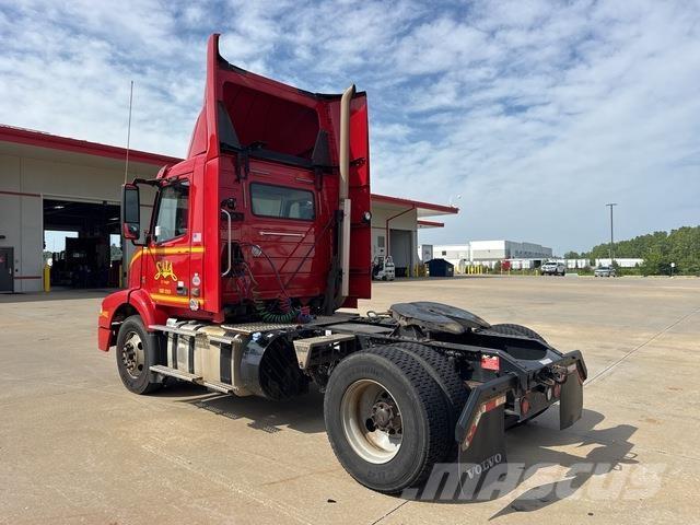 Volvo VNM42T Влекачи