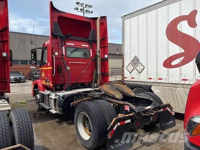 Volvo VNM42T Влекачи