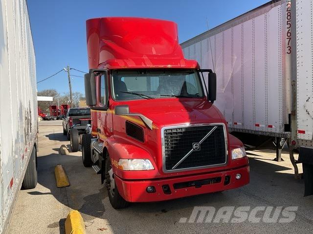 Volvo VNM42T Влекачи