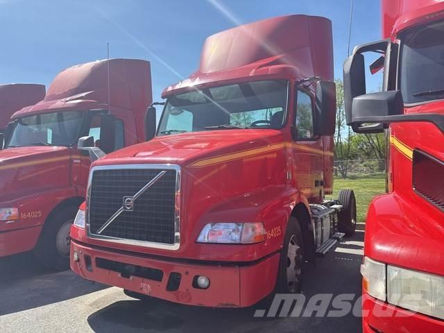 Volvo VNM42T Влекачи