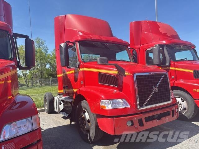 Volvo VNM42T Влекачи