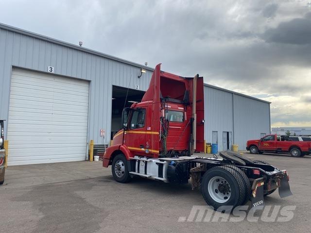 Volvo VNM42T Влекачи