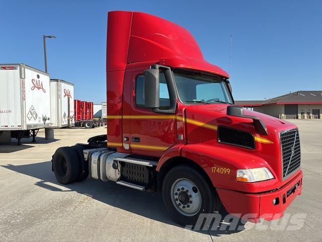 Volvo VNM42T Влекачи