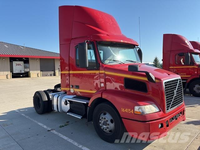 Volvo VNM42T Влекачи