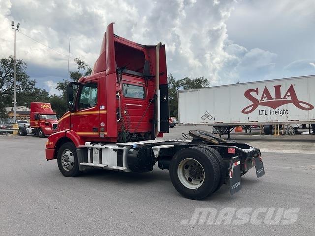 Volvo VNM42T Влекачи