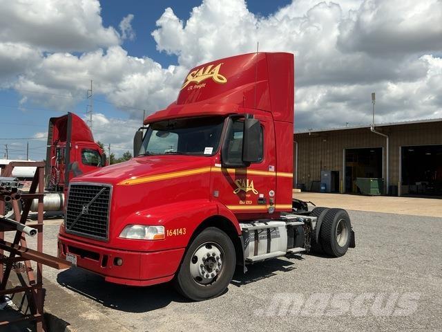 Volvo VNM42T Влекачи