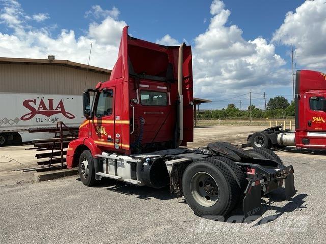 Volvo VNM42T Влекачи