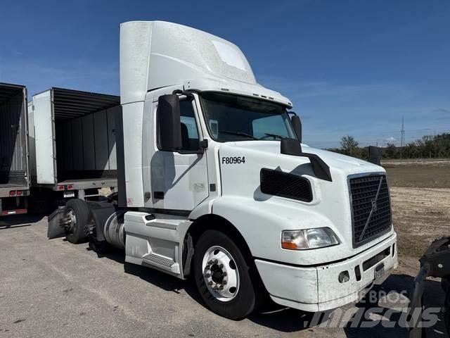Volvo VNM64T Влекачи