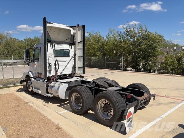 Volvo VNM64T Влекачи