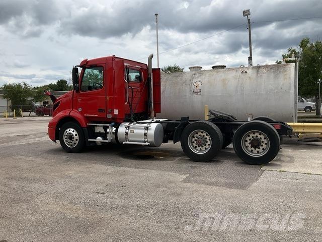 Volvo VNR Влекачи