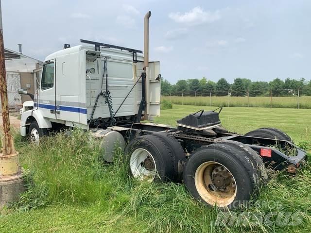 Volvo VNR64T Влекачи