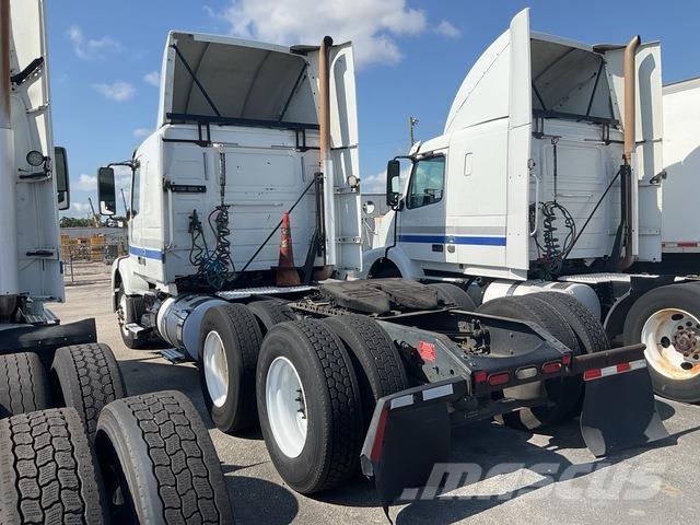 Volvo VNR64T Влекачи